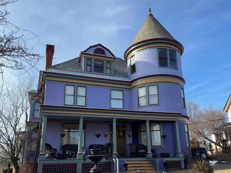  Botsford Briar Bed & Breakfast, 19 High Street. 