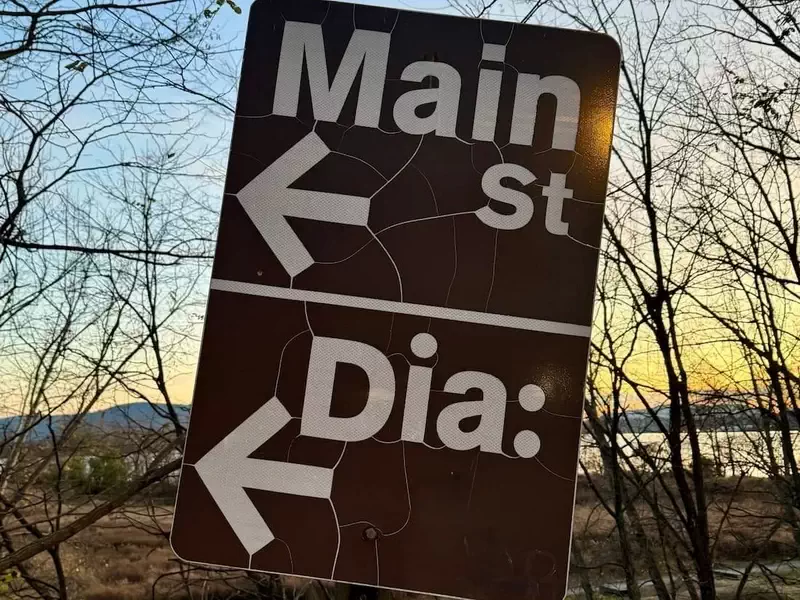  Occupying the former Nabisco box-printing factory, Dia Beacon opened in 2003. 