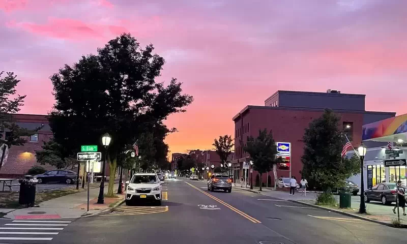   The Beacon Beacon : Shining a light on all good things in the city. 