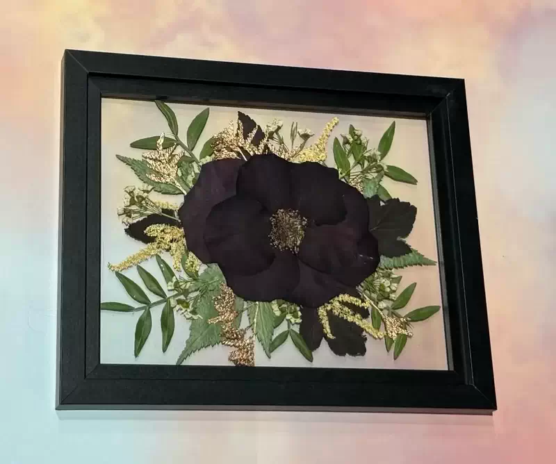  It’s important to keep pressed flower art away from direct sunlight to maintain the stunning color palette. Photo credit: Witch Hazel. 
