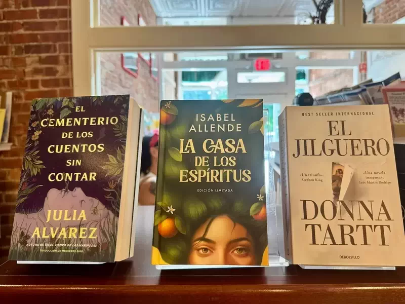  Stanza Books’ new Spanish language section. 