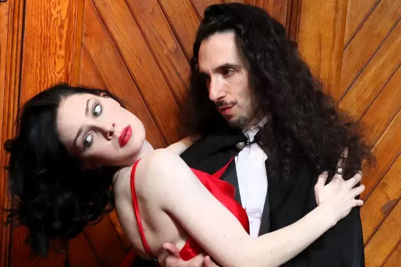   Theatre On The Road ’s popular retelling of Dracula. (Photo Credit: Theater On The Road) 